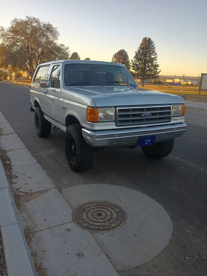 Ford-Bronco-1986-11