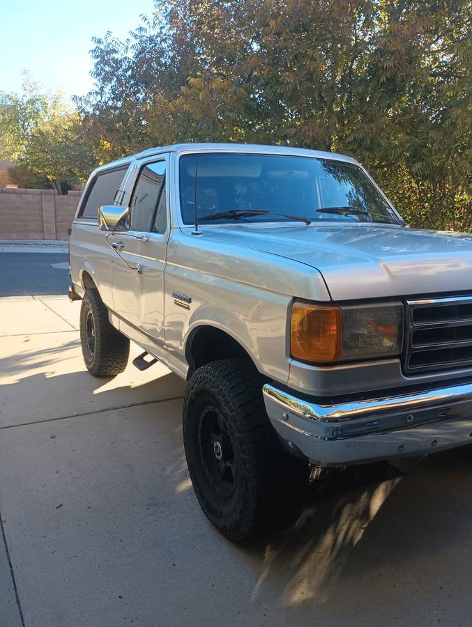 Ford-Bronco-1986-21