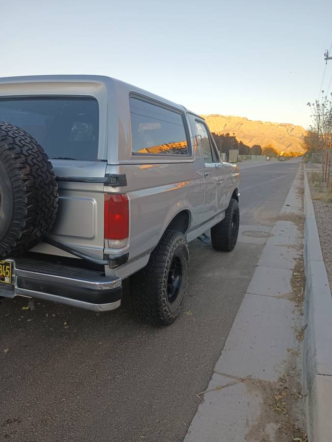 Ford-Bronco-1986-7