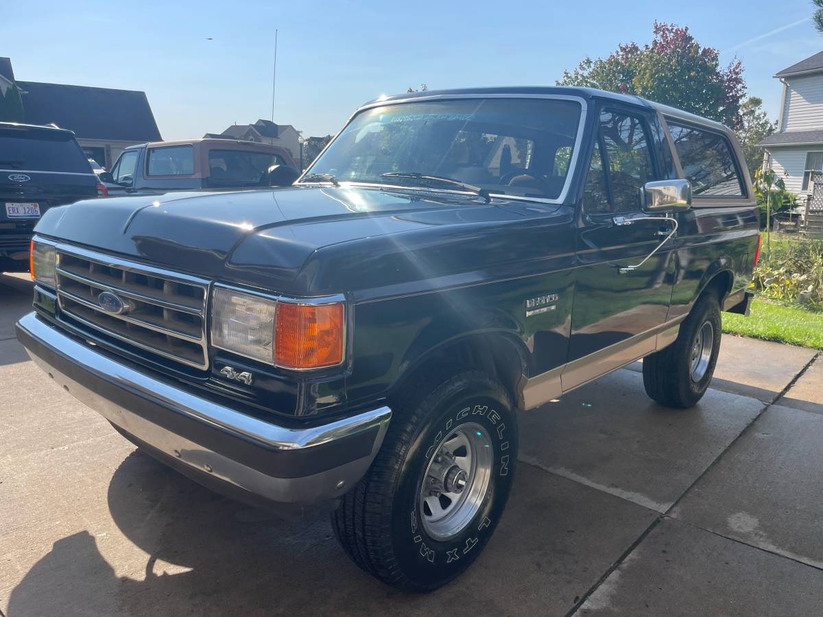 Ford-Bronco-1989-1