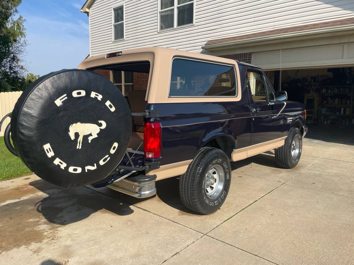 Ford-Bronco-1989-18