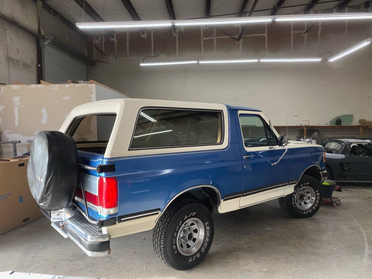 Ford-Bronco-1989-2