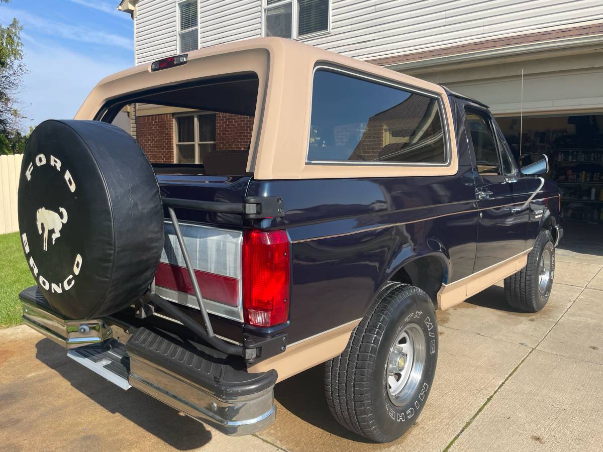 Ford-Bronco-1989-3