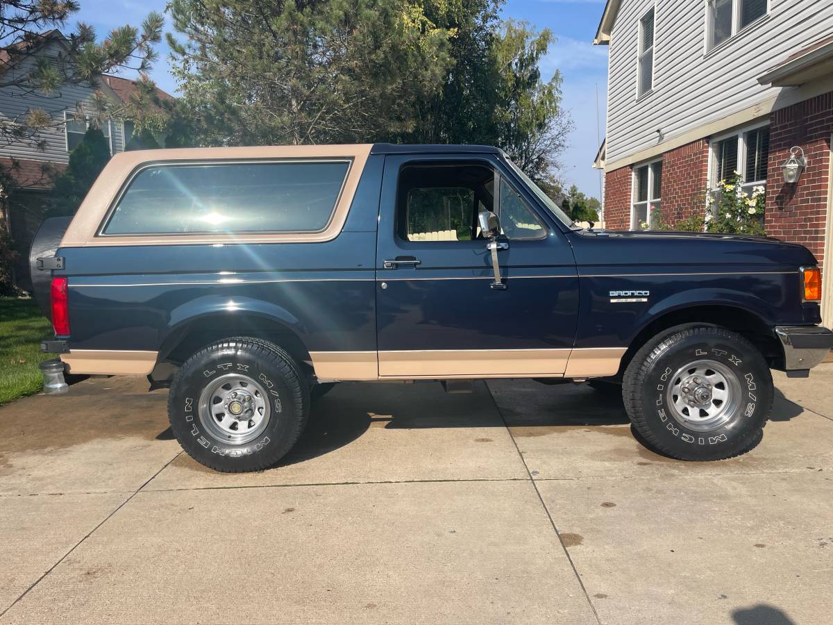 Ford-Bronco-1989-7