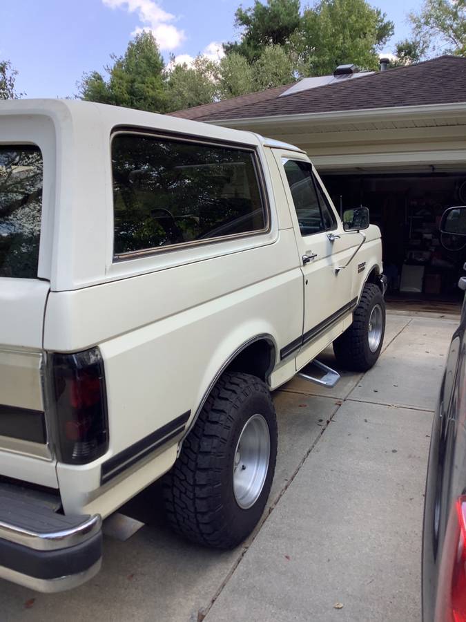 Ford-Bronco-1989-9