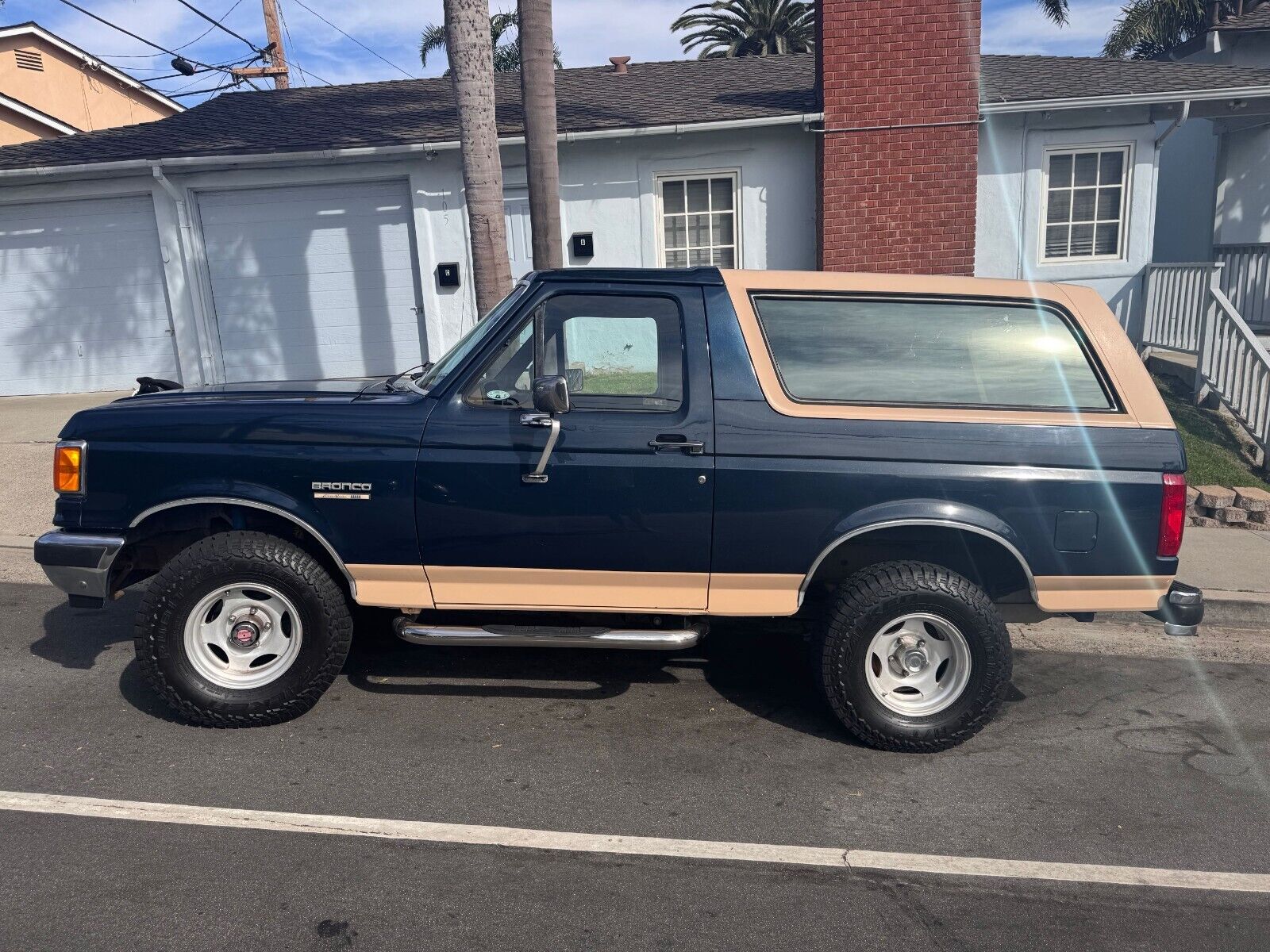 Ford-Bronco-1990-1