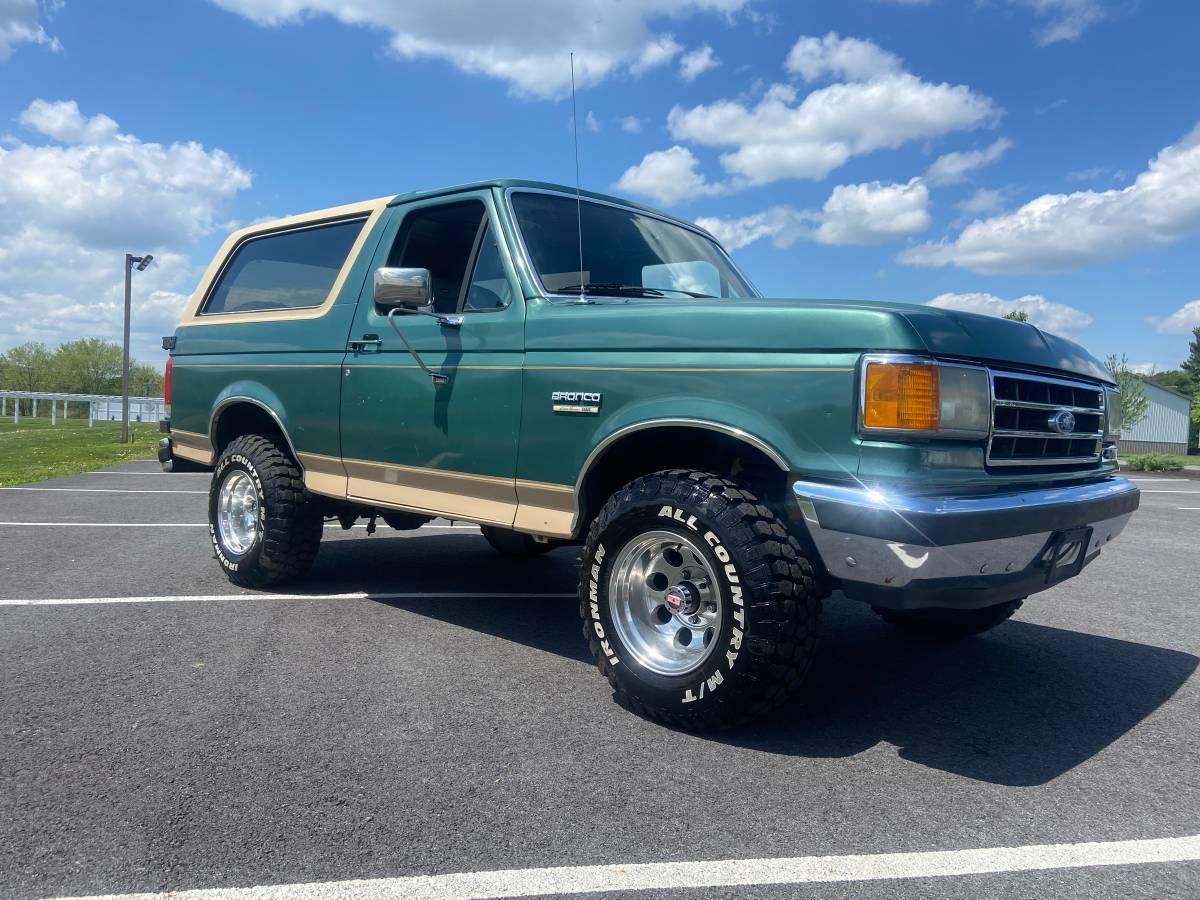 Ford-Bronco-1990-1