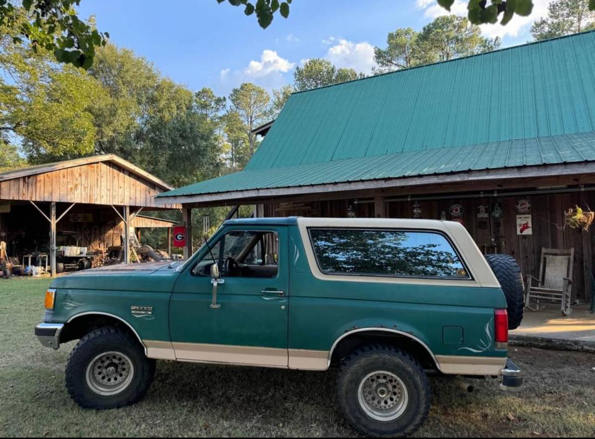 Ford-Bronco-1990-1