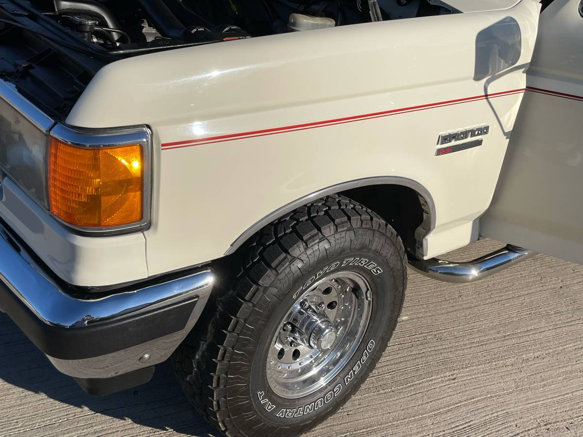 Ford-Bronco-1990-14