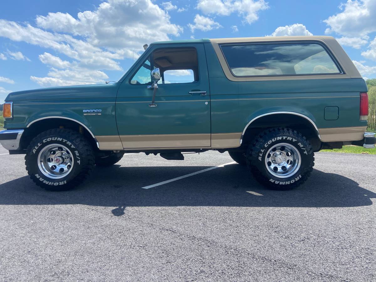 Ford-Bronco-1990-2