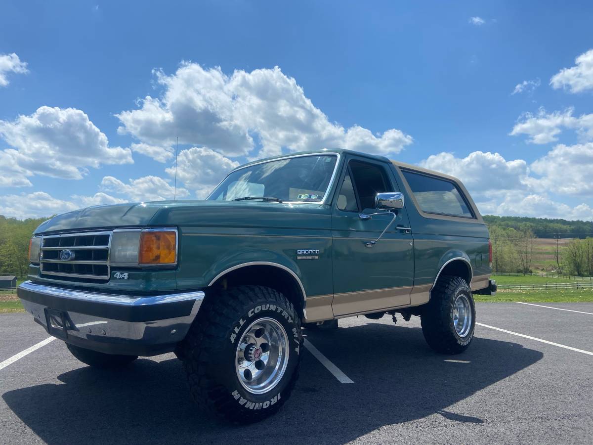 Ford-Bronco-1990-3