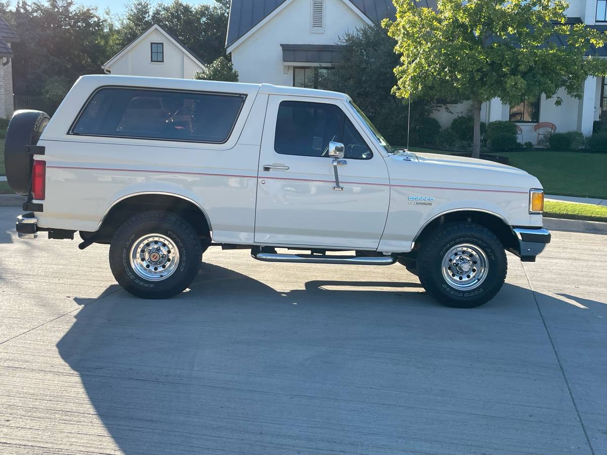 Ford-Bronco-1990-3