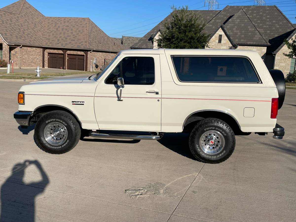 Ford-Bronco-1990-4