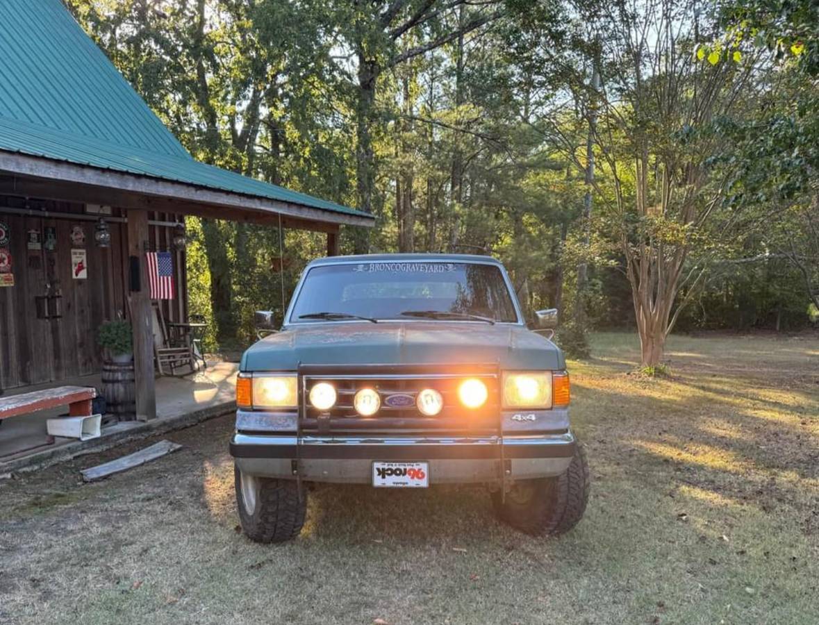 Ford-Bronco-1990-5