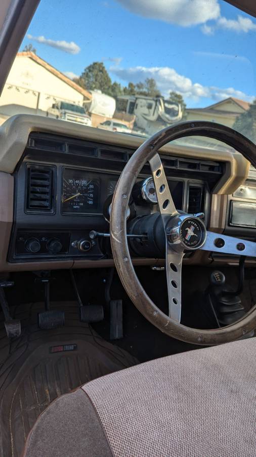 Ford-Bronco-4x4-1985-7