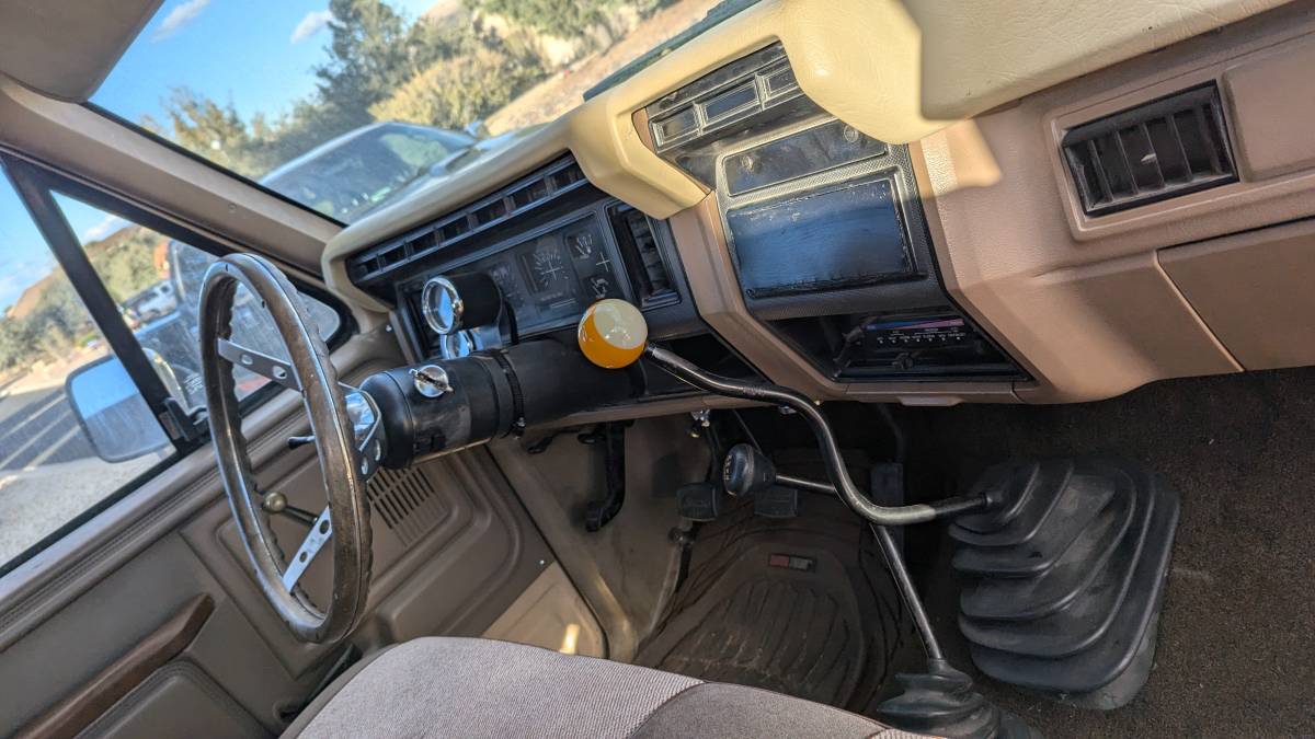 Ford-Bronco-4x4-1985-8