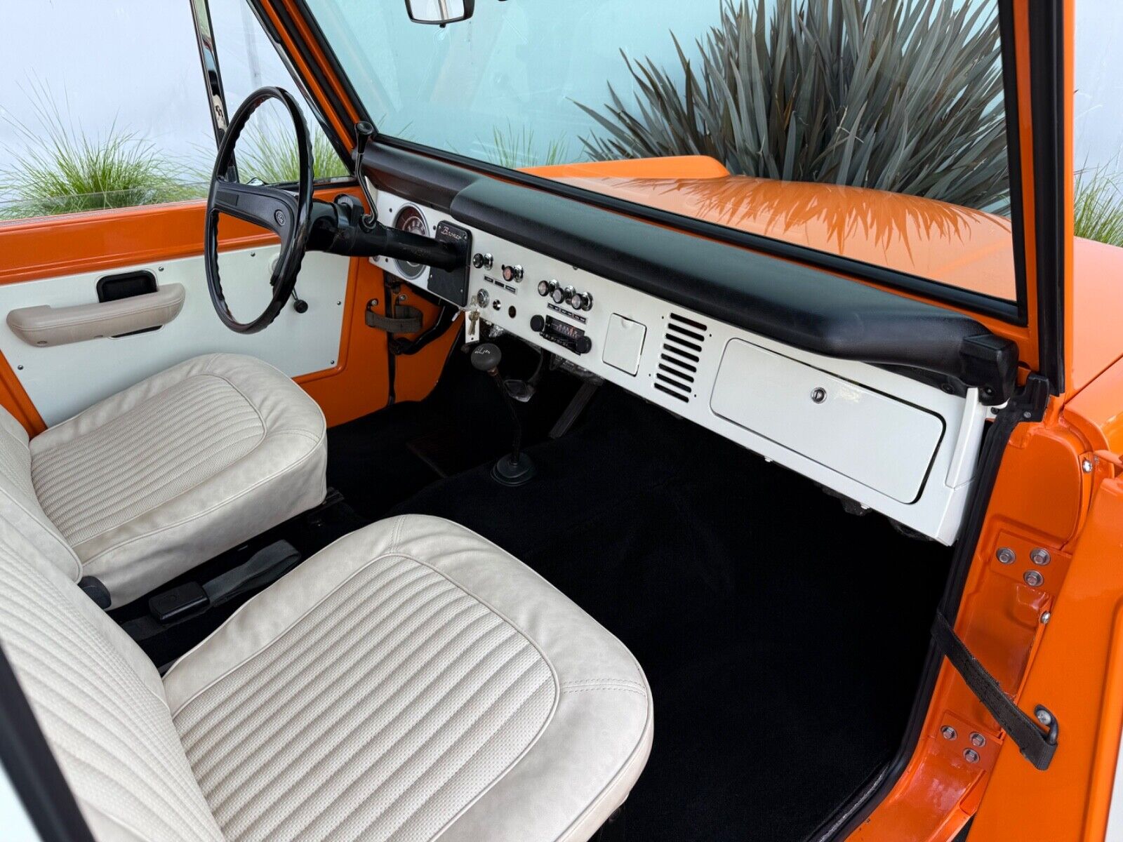 Ford-Bronco-Cabriolet-1977-10