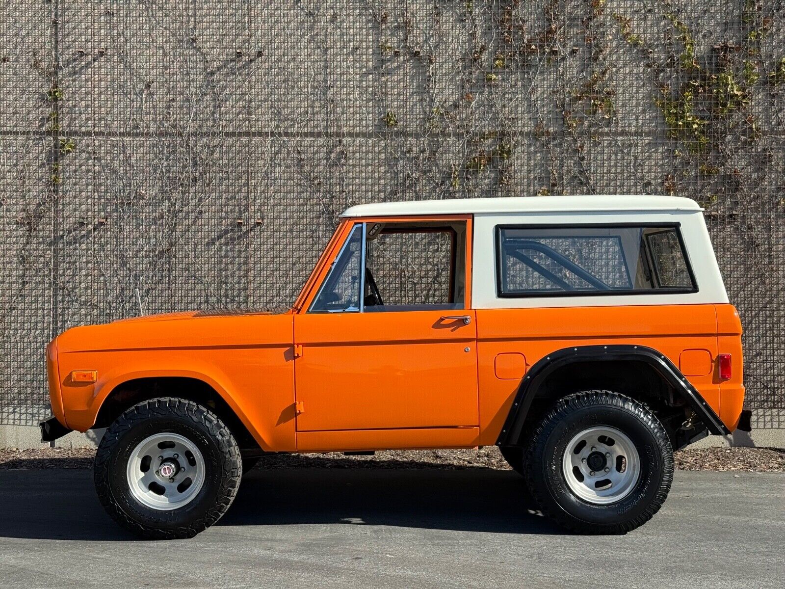 Ford-Bronco-Cabriolet-1977-5