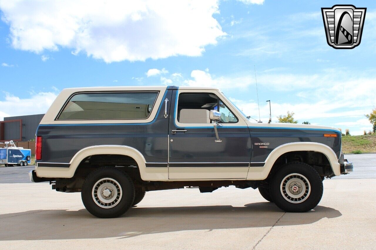 Ford-Bronco-Cabriolet-1986-7