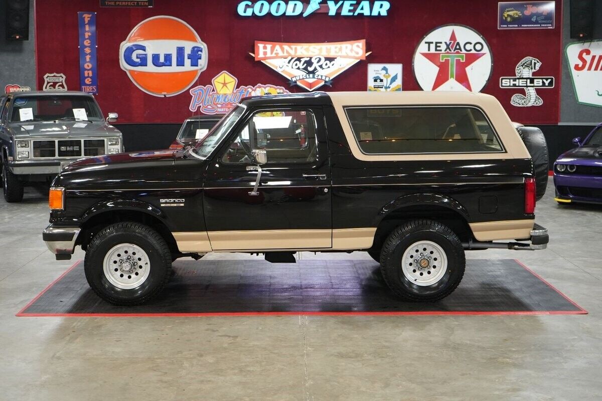 Ford-Bronco-Eddie-Bauer-4x4-SUV-1991-10