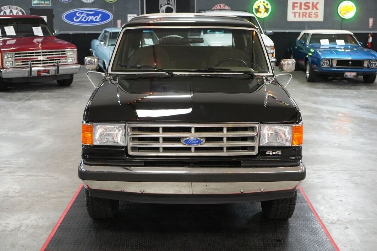 Ford-Bronco-Eddie-Bauer-4x4-SUV-1991-17