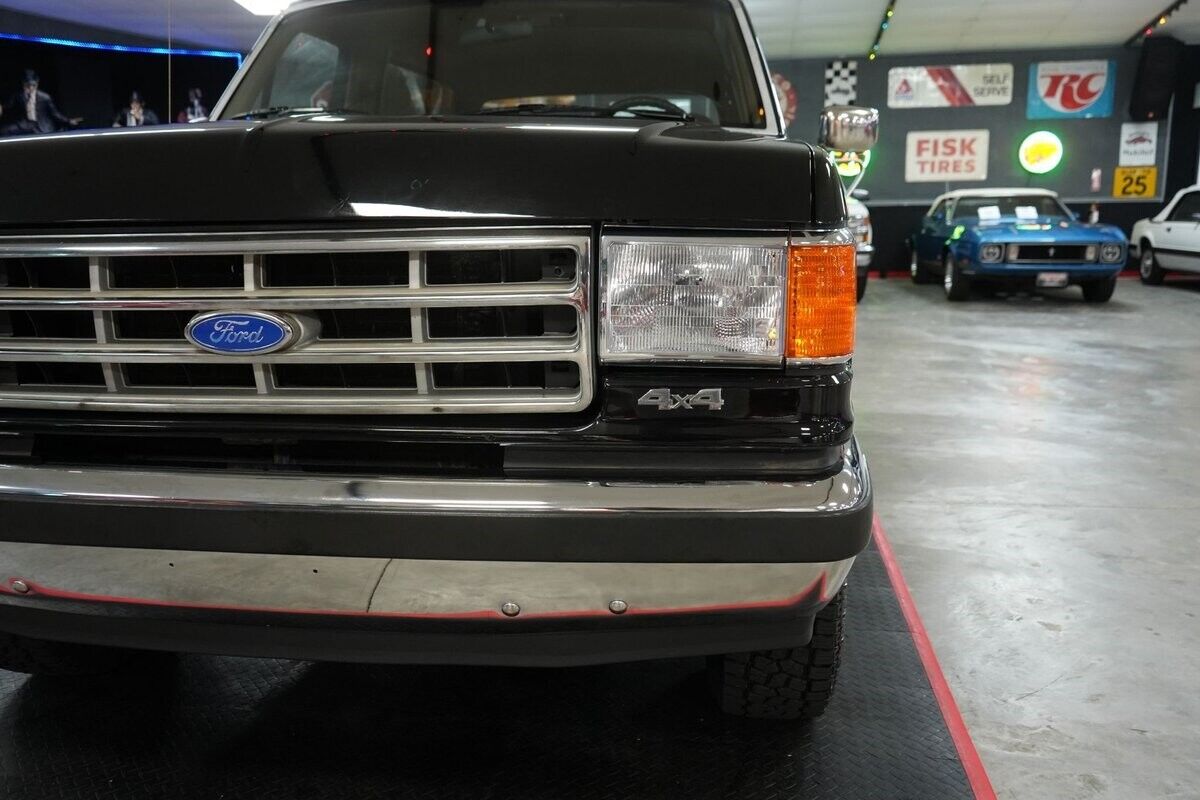 Ford-Bronco-Eddie-Bauer-4x4-SUV-1991-27