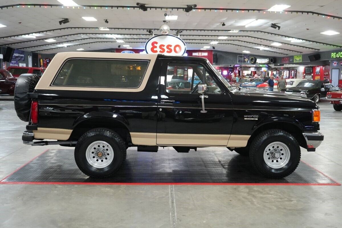 Ford-Bronco-Eddie-Bauer-4x4-SUV-1991-6