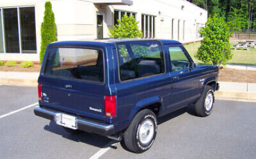 Ford-Bronco-II-SUV-1986-1