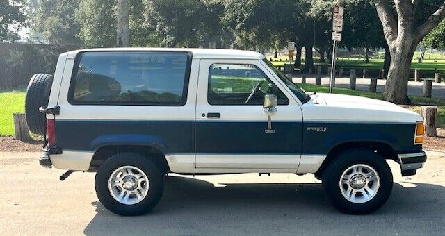 Ford-Bronco-II-SUV-1990-26