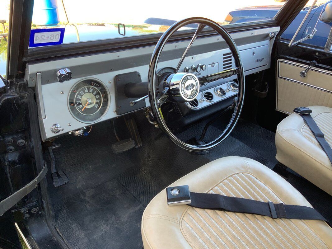 Ford-Bronco-SUV-1976-1