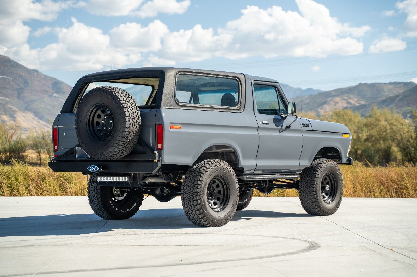 Ford-Bronco-SUV-1979-2