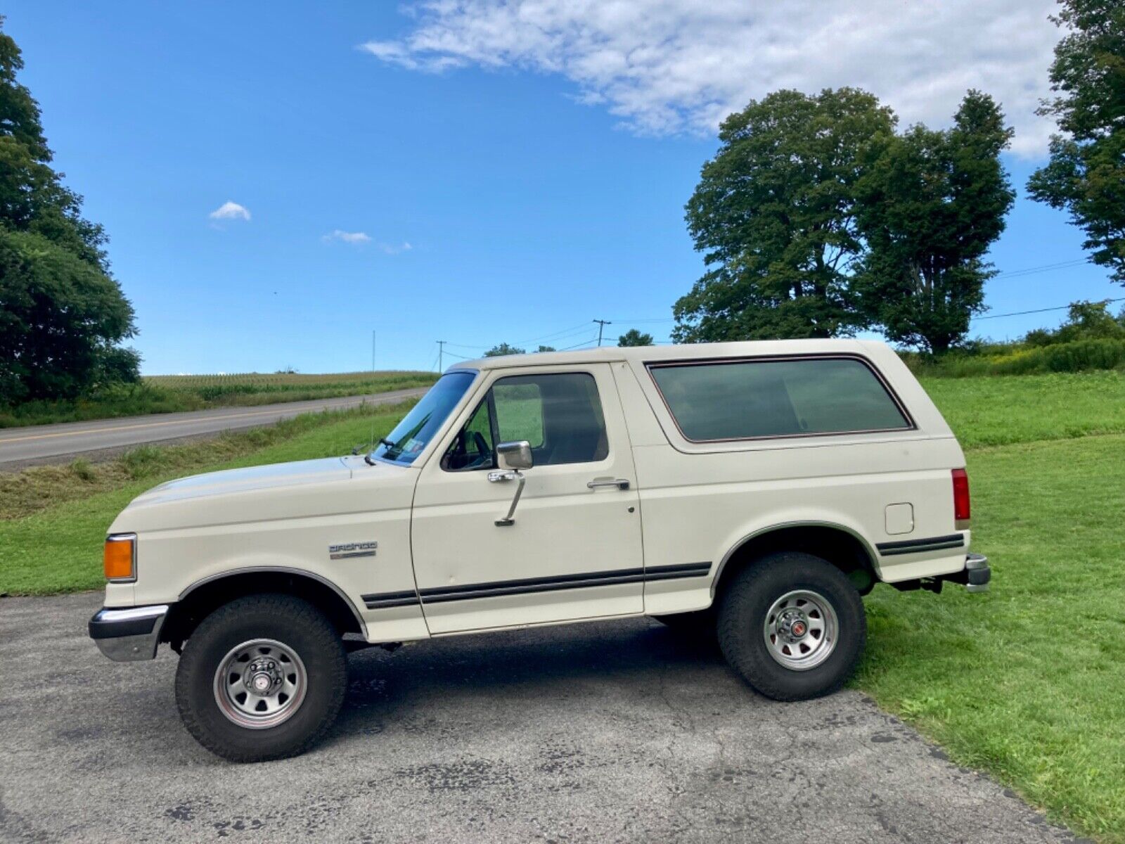 Ford-Bronco-SUV-1987-2