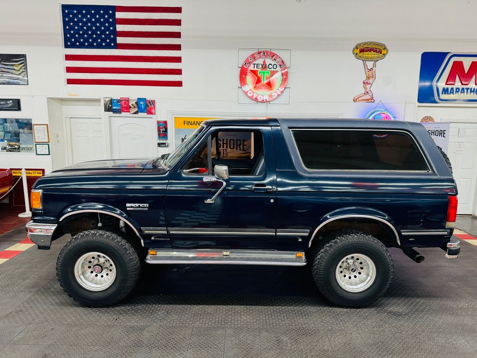 Ford-Bronco-SUV-1990-3