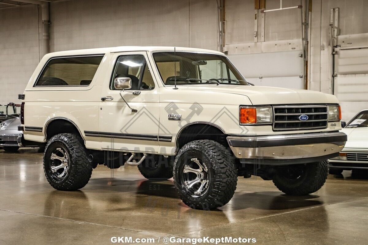 Ford Bronco SUV 1990