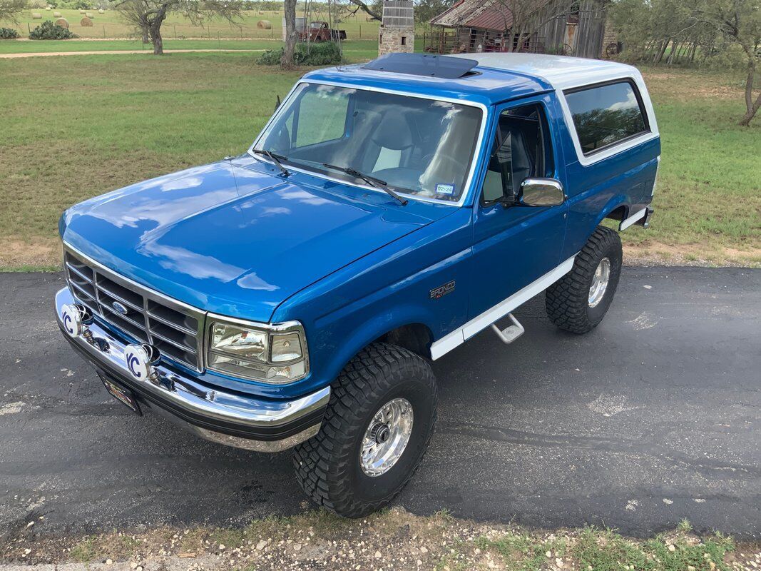 Ford Bronco SUV 1993