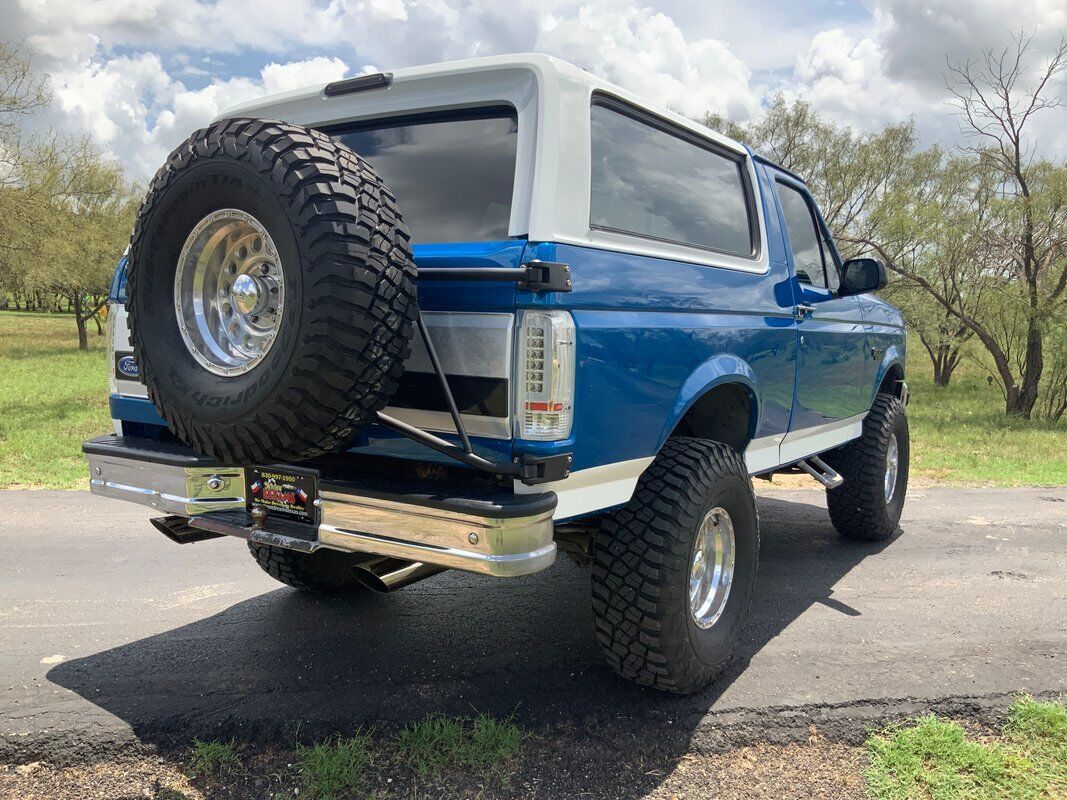 Ford-Bronco-SUV-1993-4