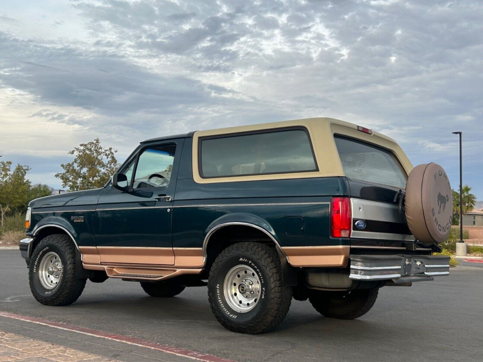 Ford-Bronco-SUV-1995-1