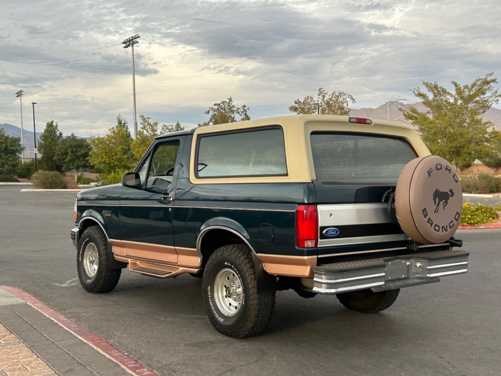 Ford-Bronco-SUV-1995-2