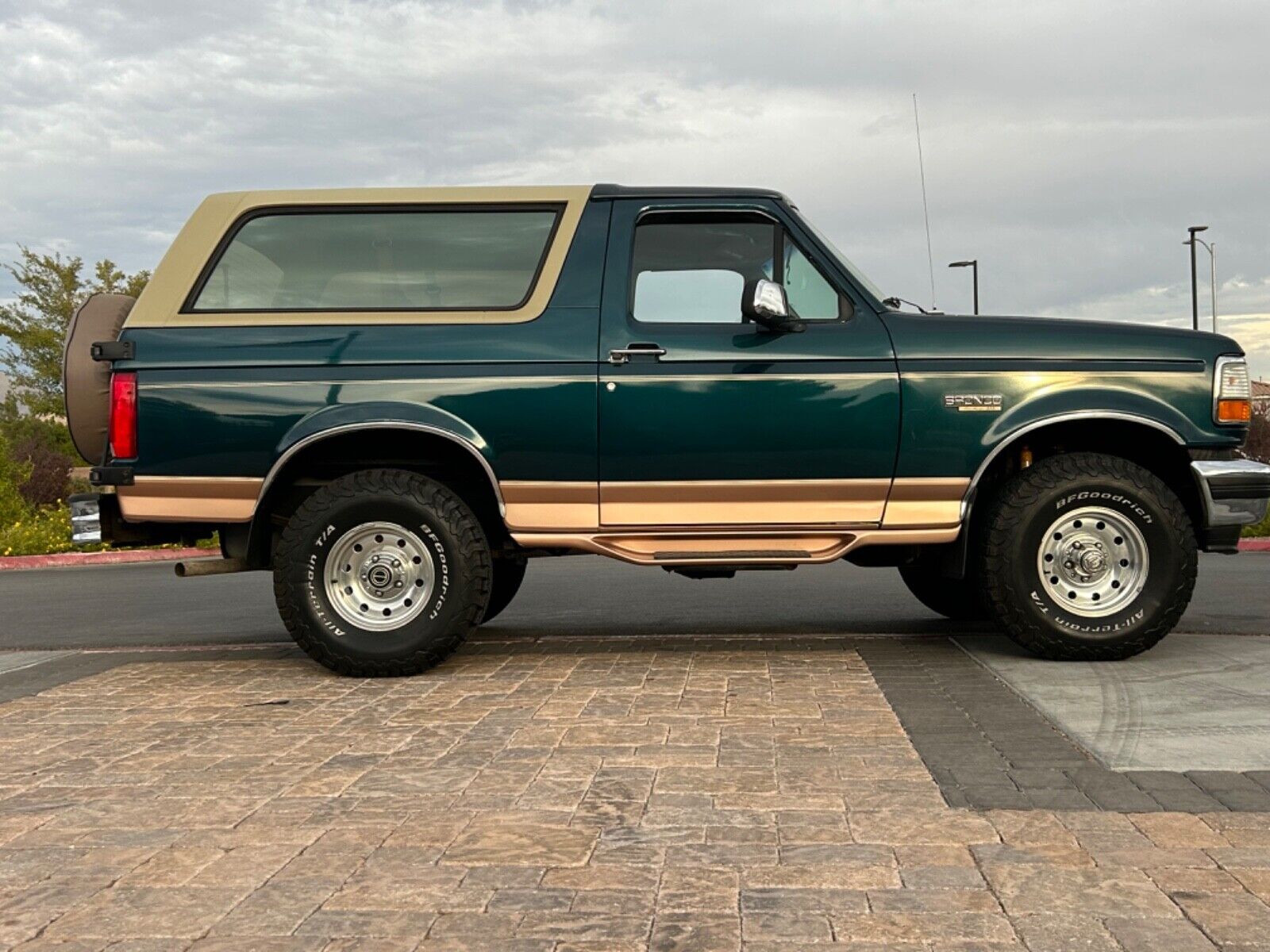 Ford-Bronco-SUV-1995-3