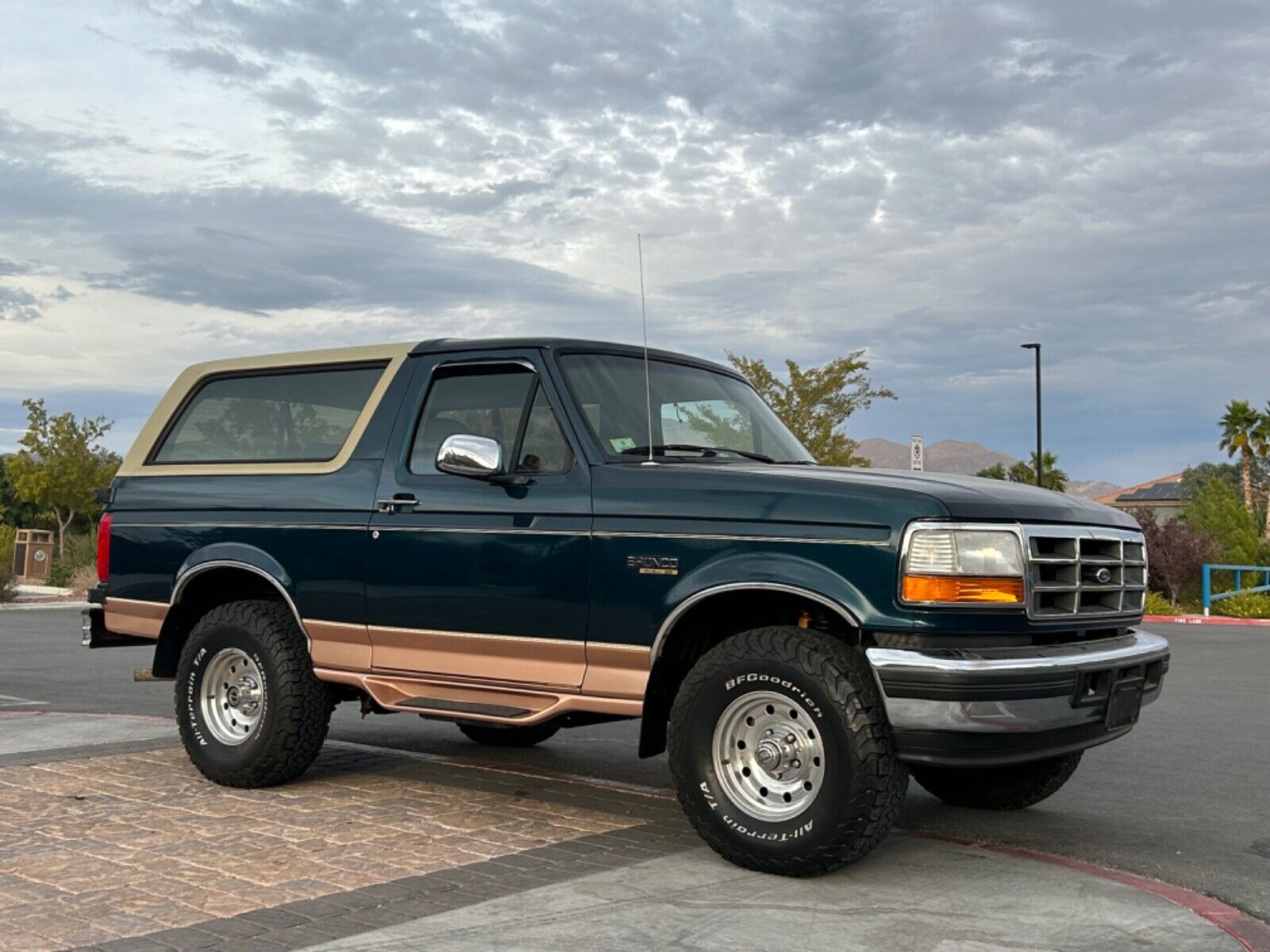 Ford-Bronco-SUV-1995-7