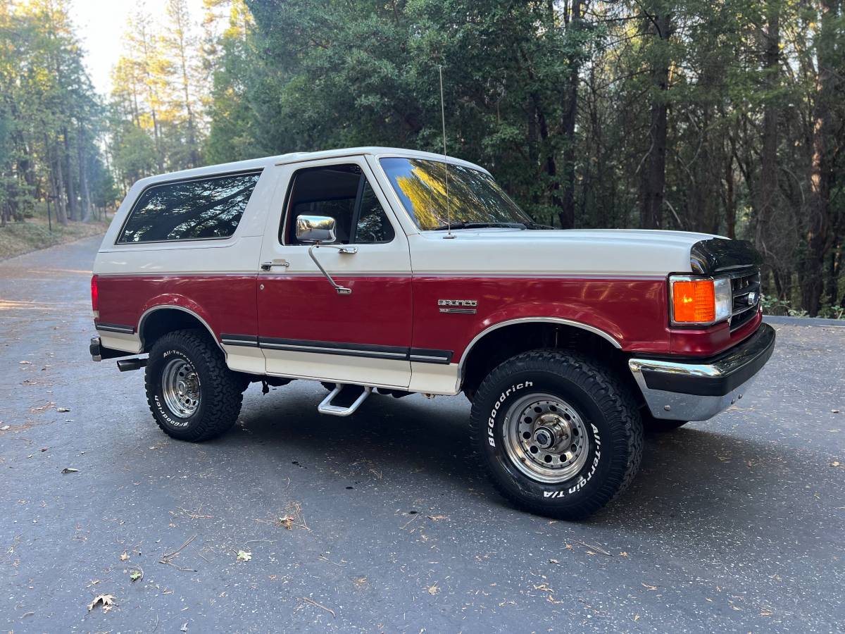 Ford-Bronco-xlt-1990