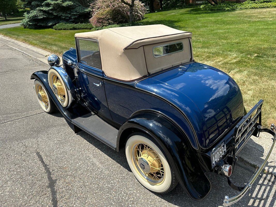 Ford-Cabriolet-1932-14