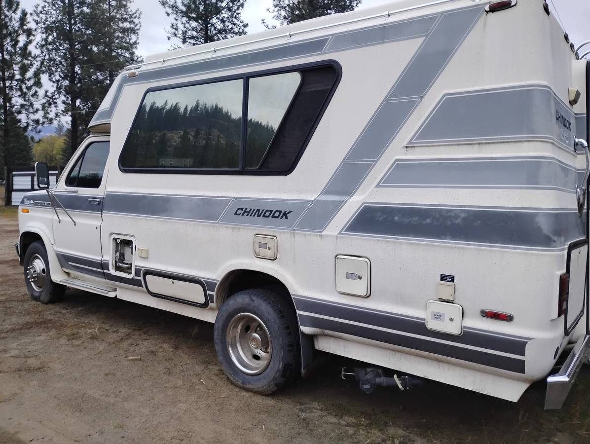 Ford-Chinook-concourse-motorhome-1990-12