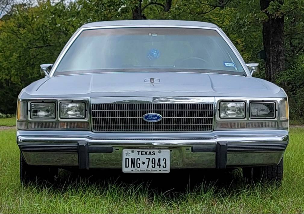 Ford-Country-squire-station-wagon-1991-4