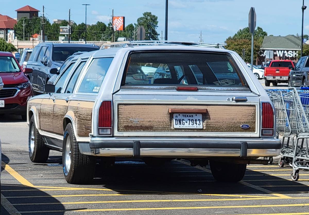 Ford-Country-squire-station-wagon-1991-8