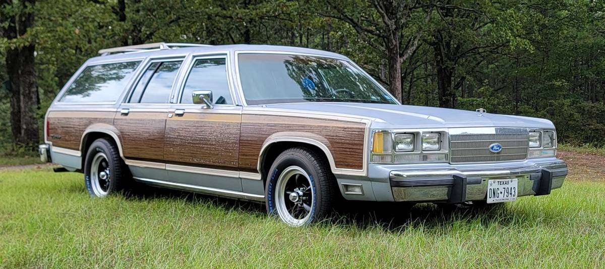 Ford-Country-squire-station-wagon-1991