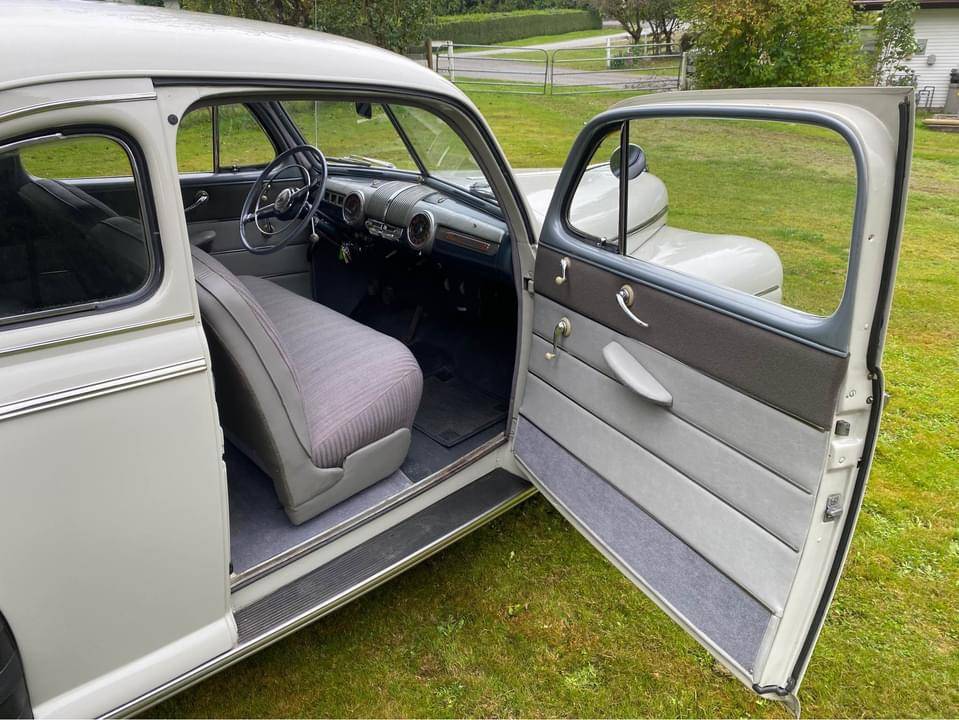 Ford-Coupe-super-deluxe-1946-2