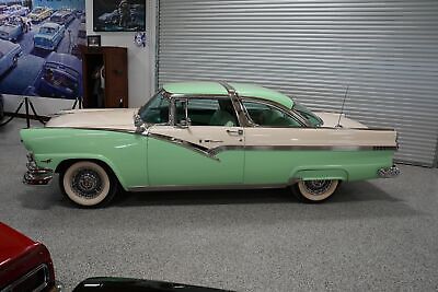 Ford-Crown-Victoria-1956-2