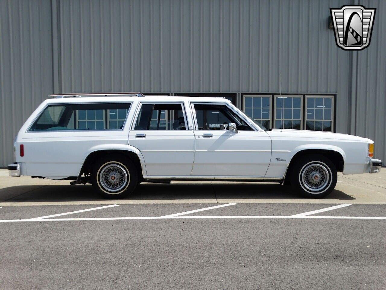 Ford-Crown-Victoria-1985-8