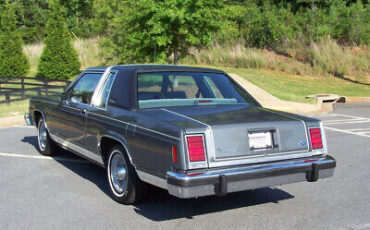 Ford-Crown-Victoria-Coupe-1986-3